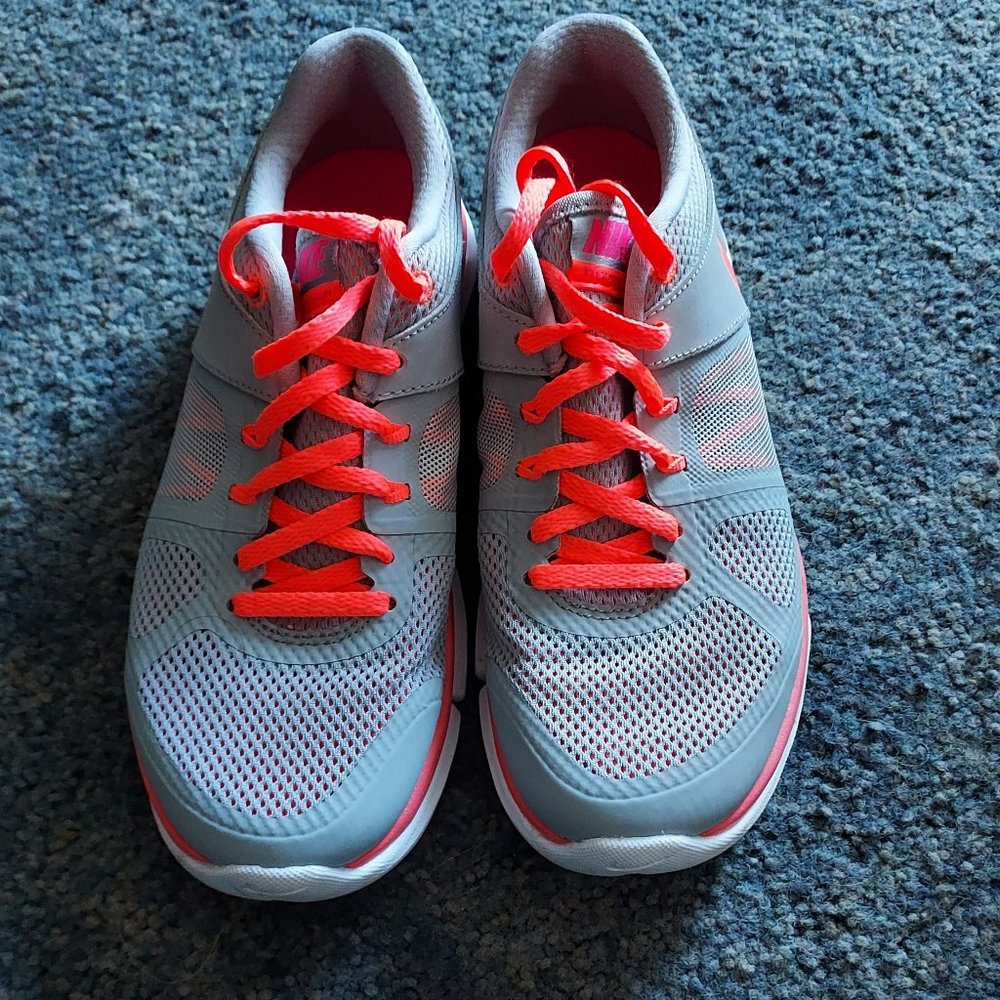 Like-new Nike Flex Run 2014 sneakers size 6